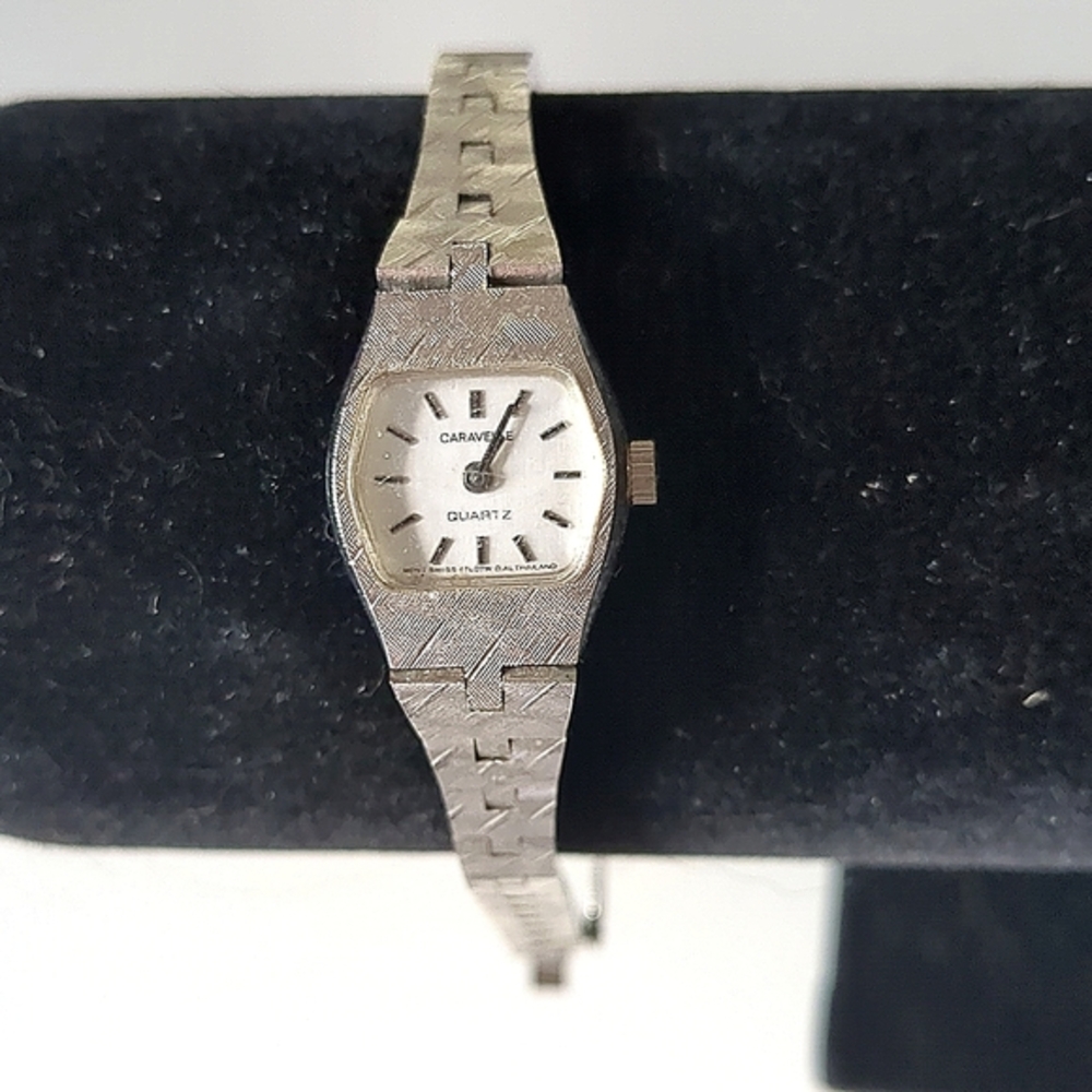 Vintage 1978 Classic Caravelle Wristwatch Women's Small 6" Stainless Steel Back